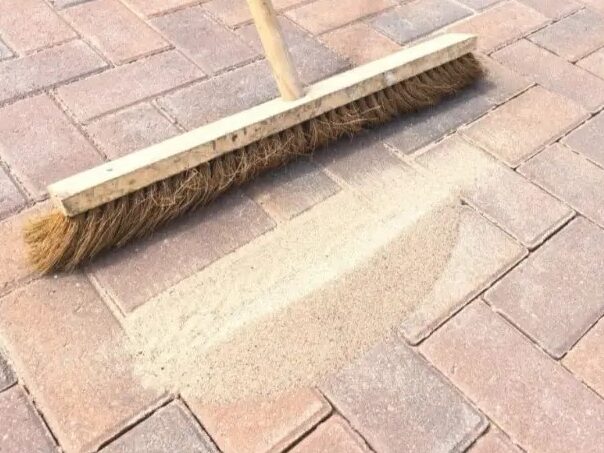 Piaskowanie kostki brukowej, - spoinowanie.